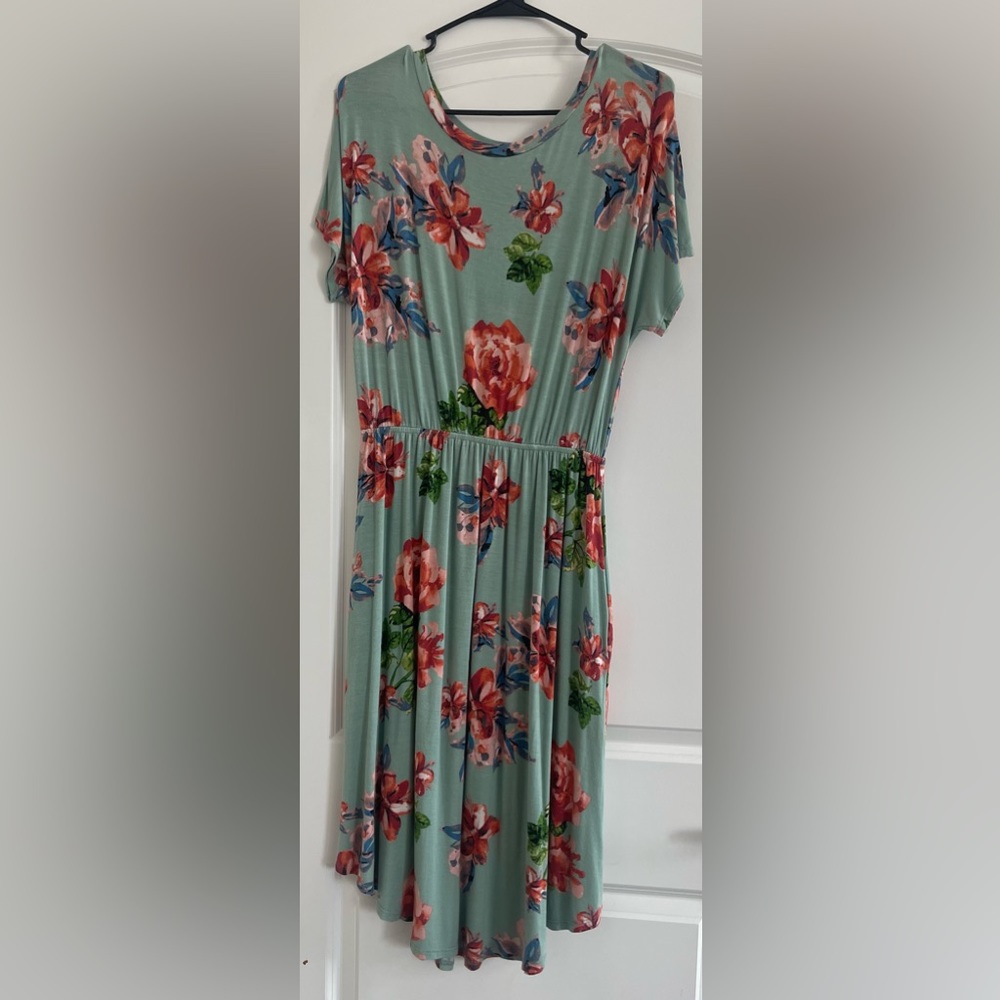 Reb & J mid length dress size large
